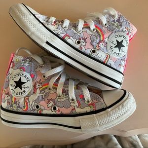 Girl unicorn converse